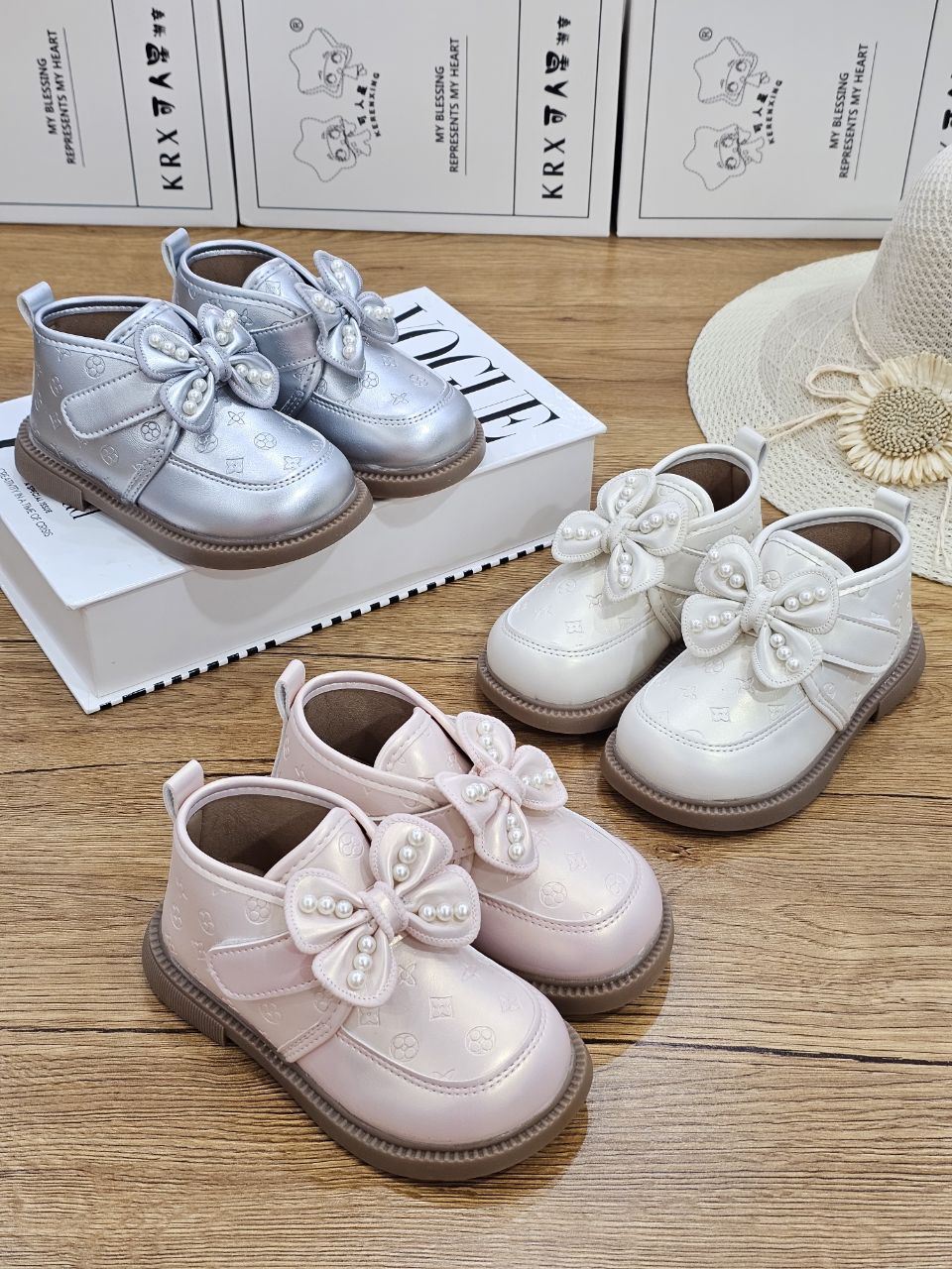 کفش دخترانه LV