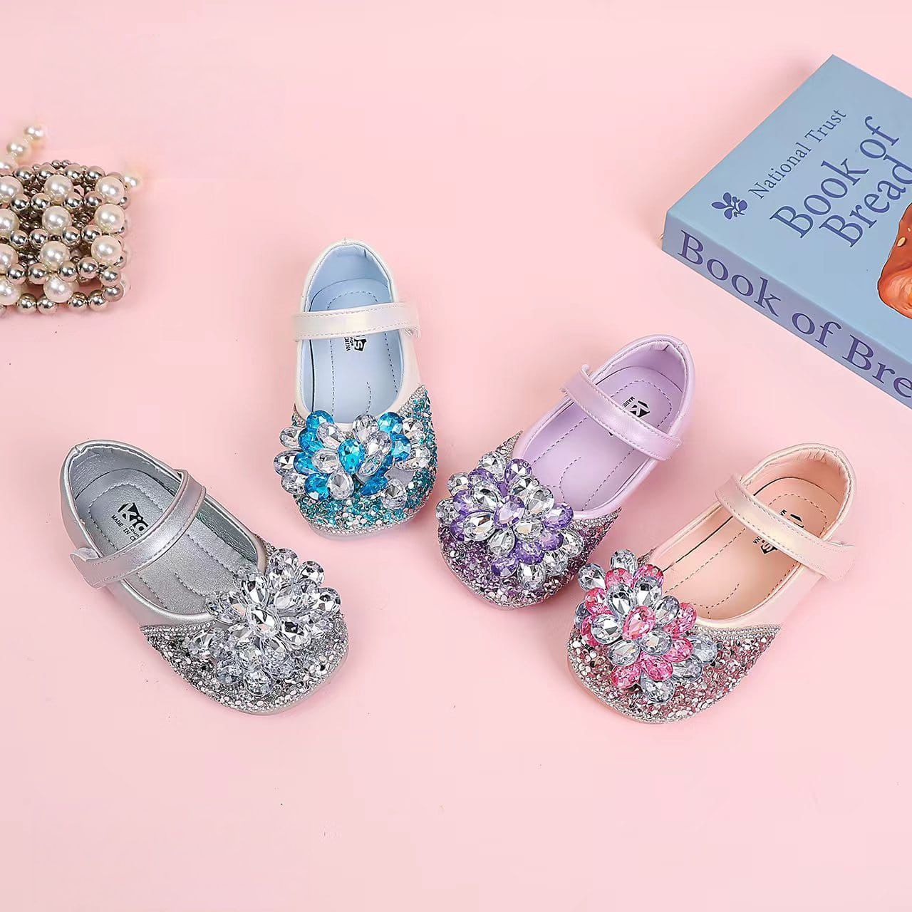 عروسکی نگین کریستالی